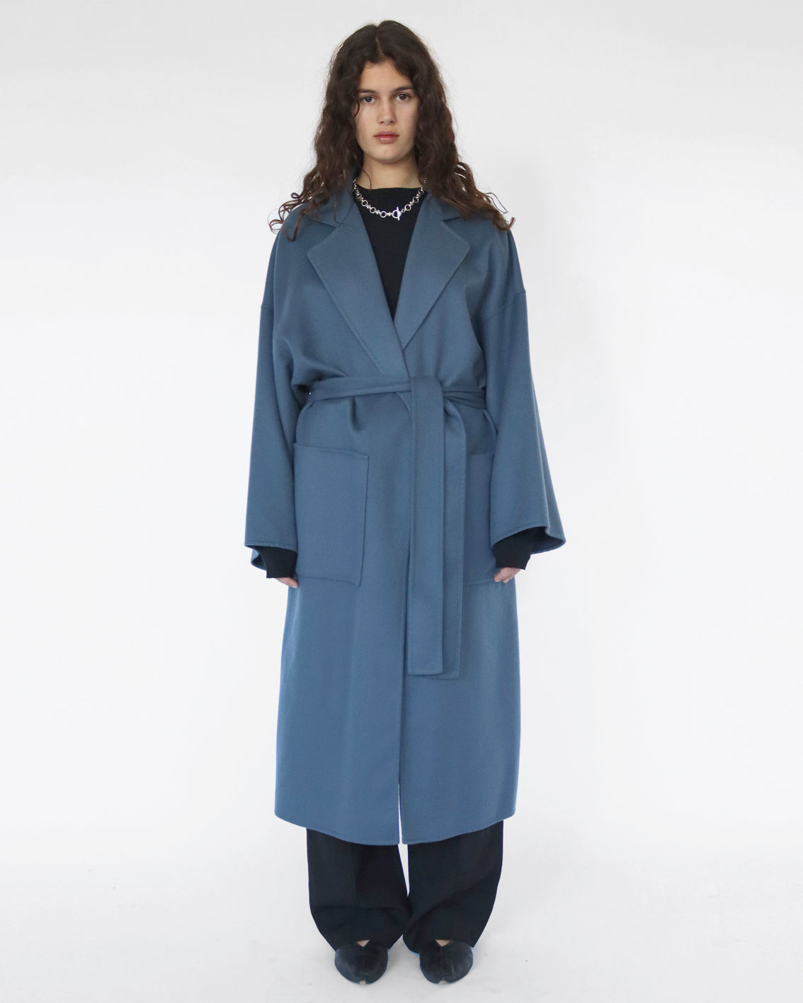 oversized belted robe coat in blue wool - cashmere