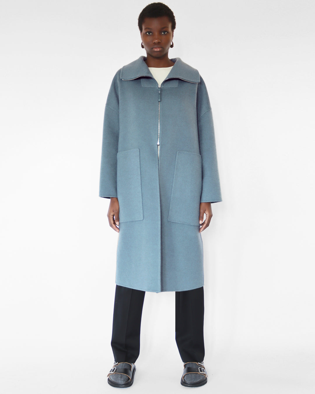 AUTUMN WINTER 2022 COAT IN BLUE CASHMERE