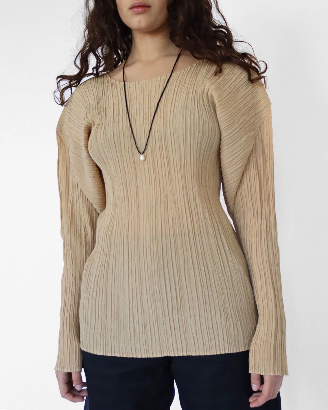 PLEATED TOP IN BEIGE MATTE POLYESTER