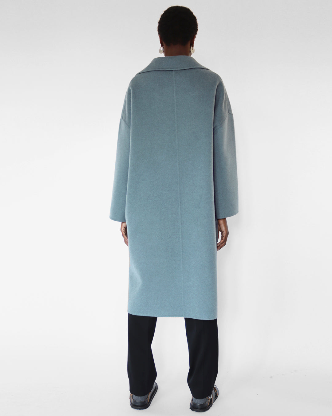 AUTUMN WINTER 2022 COAT IN BLUE CASHMERE