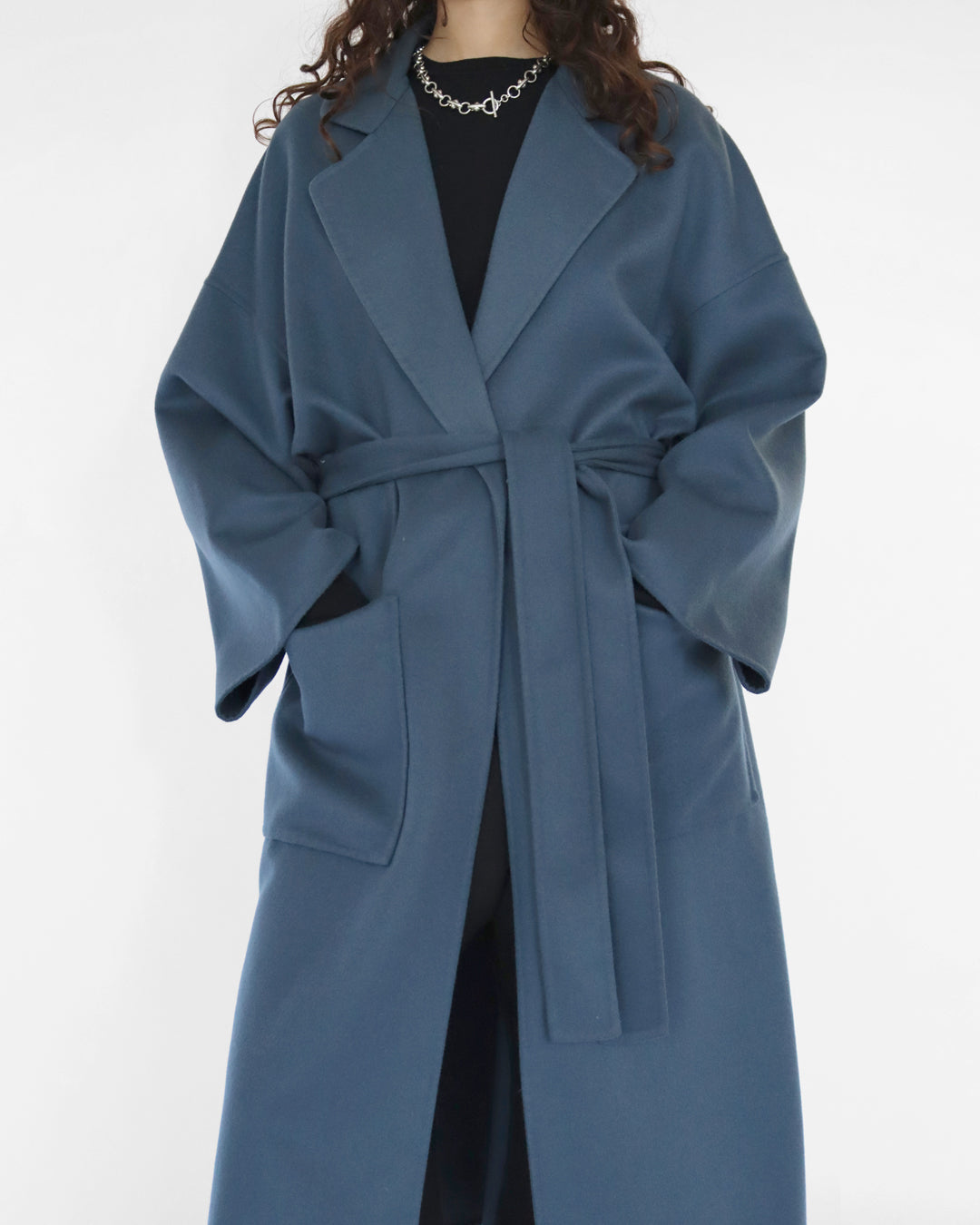 oversized belted robe coat in blue wool - cashmere