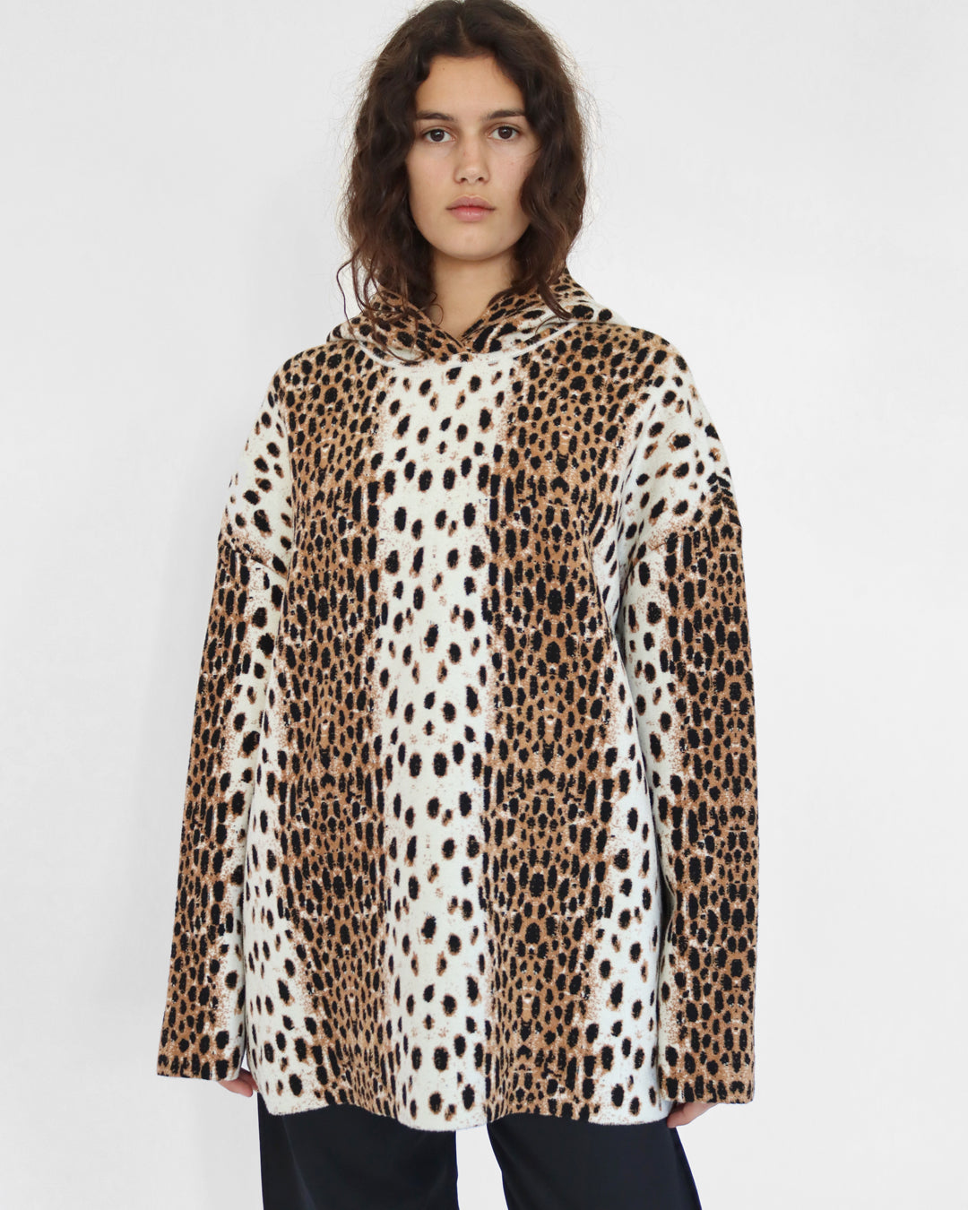 HOODED SWEATER IN LEOPARD PRINT VISCOSE KNIT