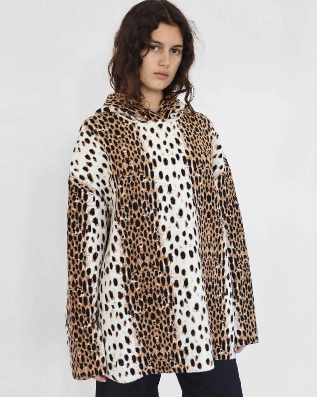 HOODED SWEATER IN LEOPARD PRINT VISCOSE KNIT