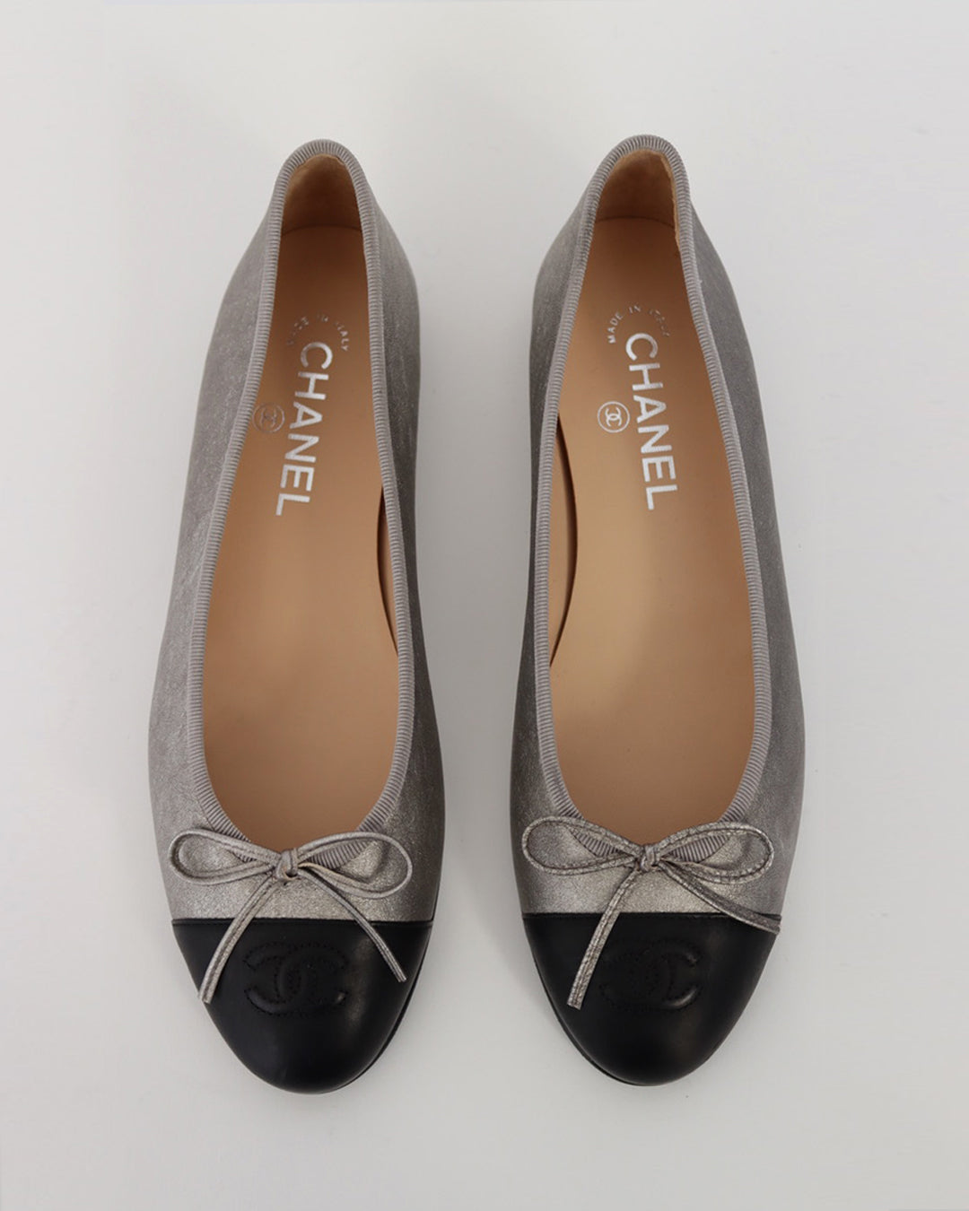 Classic Ballet Flats in dark silver and black leather