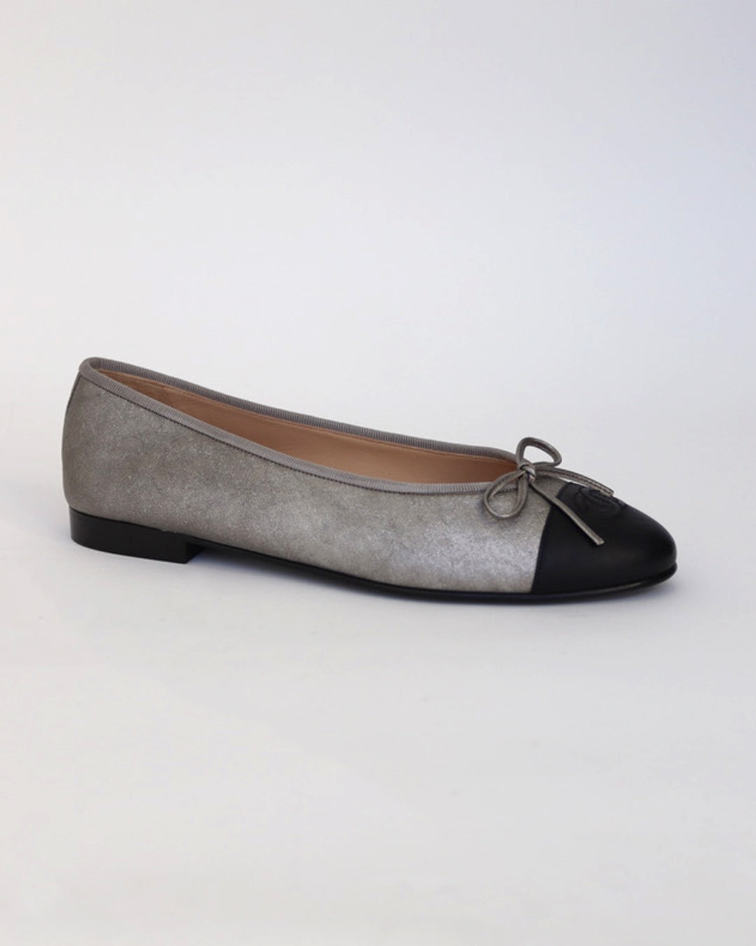 Classic Ballet Flats in dark silver and black leather