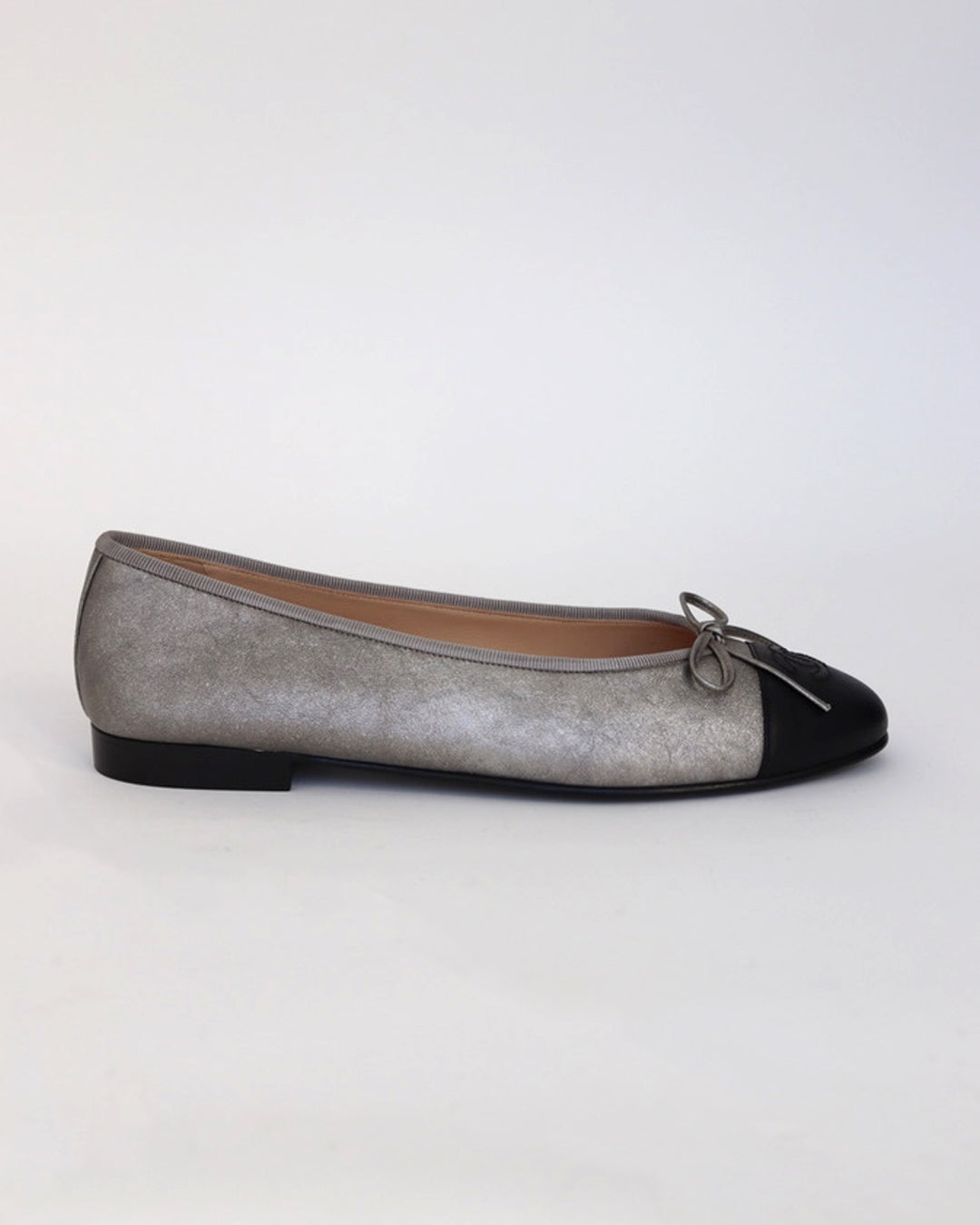 Classic Ballet Flats in dark silver and black leather