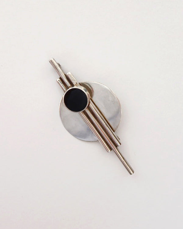 art deco brooch in STERLING SILVER AND ONYX