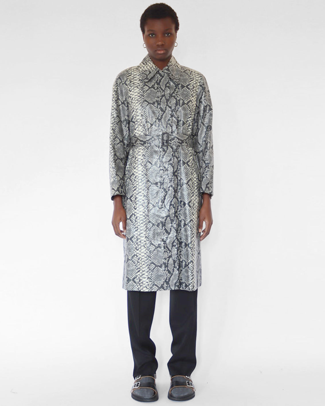 BELTED RAINCOAT IN SNAKE PRINT COATED COTTON