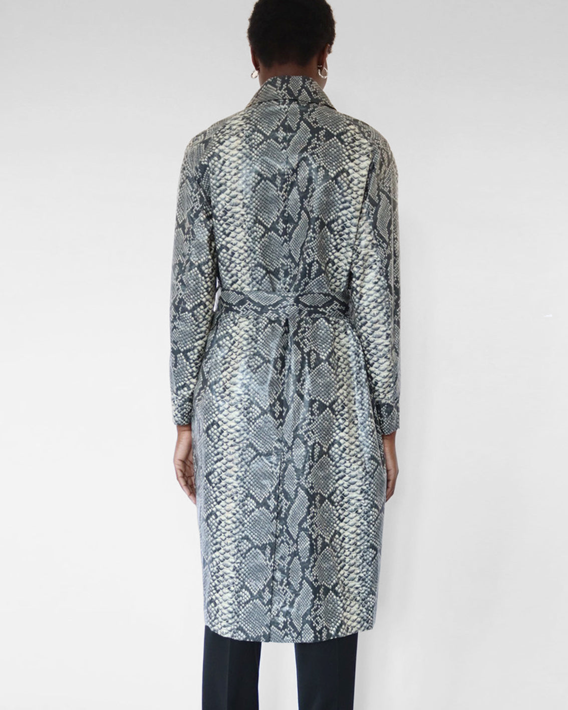 BELTED RAINCOAT IN SNAKE PRINT COATED COTTON