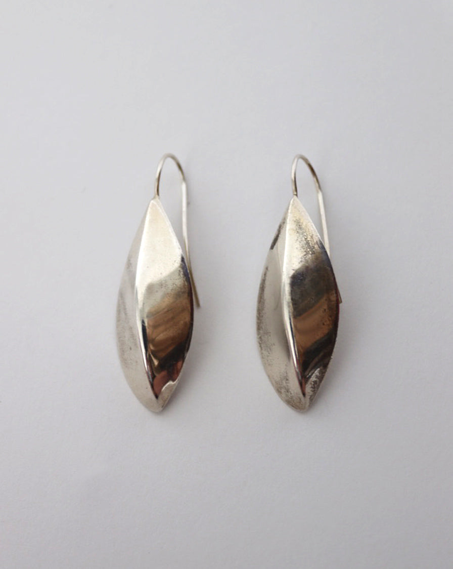 CURVED RIDGE drop earrings IN STERLING SILVER