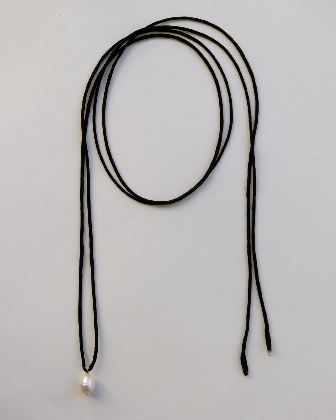 MEDIUM PEARL ON BLACK SILK CORD