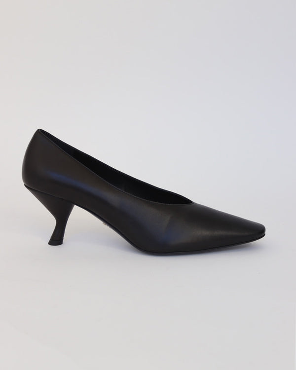 ALMOND TOE GRAPHIC HEEL PUMPS IN BLACK LEATHER