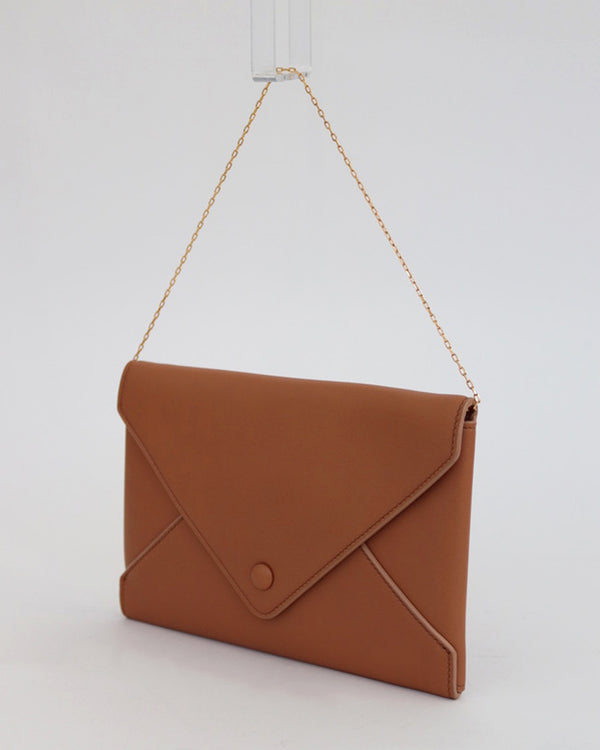 ENVELOPE BAG IN CARAMEL LEATHER WITH CHAIN STRAP